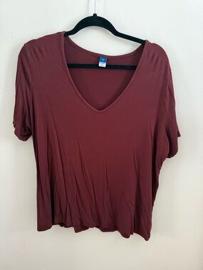 Old Navy Women’s Luxe V-Neck Relaxed Tee - Burgundy/Maroon